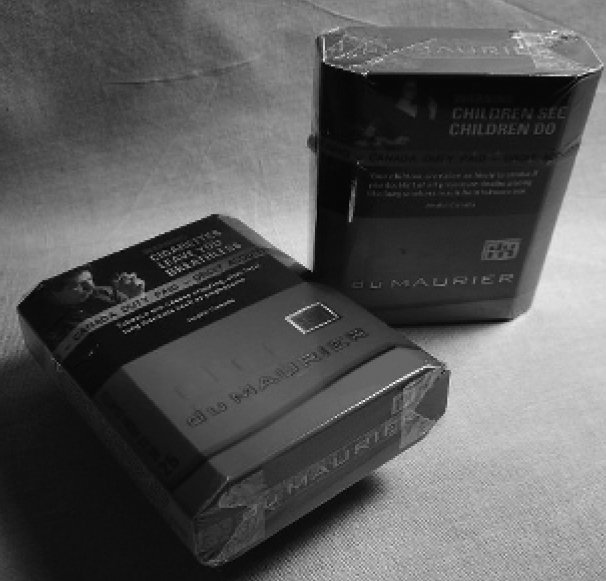 This image is of an octagonal shaped pack for the du Maurier brand