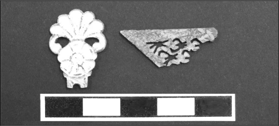 Image of pearl and bone decorative personal artefacts.